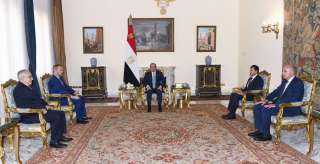 الرئيس السيسي يستقبل رئيس اللجنة...