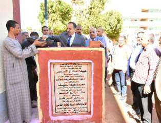 محافظ أسيوط يضع حجر أساس...