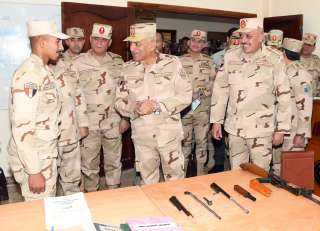 وزير الدفاع يتفقد عدد من...