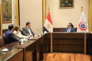 وزير الصحة والسكان يبحث مع...