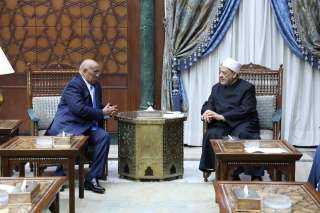 شيخ الأزهر يستقبل رئيس مجلس...