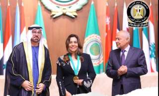.منال عوض تفوز بجائزة التميز...