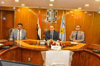 محافظ أسيوط يوجه بفتح منافذ...