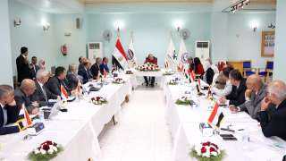 وزير قطاع الأعمال العام يستعرض...
