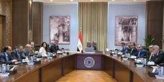 رئيس الوزراء يعقد اجتماعاً لمناقشة...