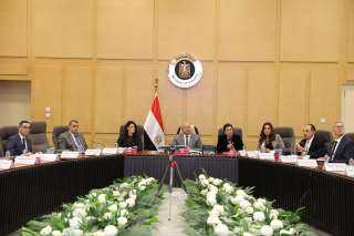 وزير الصناعة والنقل يترأس الاجتماع...