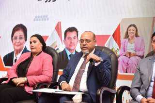 وزير العمل يُشارك في مؤتمر...