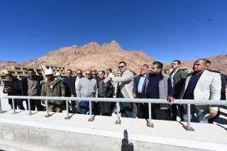 وزير الإسكان يواصل جولته بمشروع...