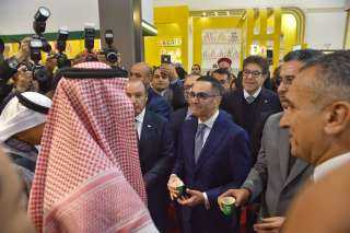 وزير الاستثمار والتجارة الخارجية يشارك...