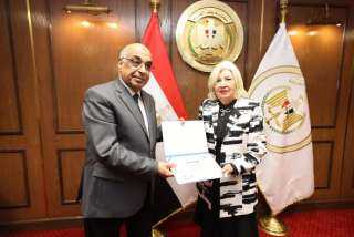 وزير العدل يكرم عدد من...