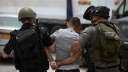 قوات الاحتلال تعتقل فلسطيني ببلدة...