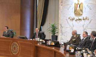 رئيس مجلس الوزراء يترأس الاجتماع...