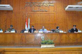 محافظ أسيوط يستعرض موقف مبادرة...