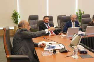 وزير الكهرباء يجتمع ونائب رئيس...