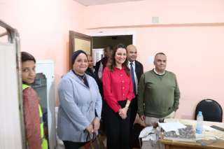نائب المحافظ تتفقد القافلة التنموية...