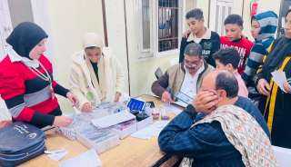 محافظ أسيوط: فحص 500 مواطن...