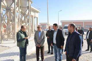 محافظ المنيا يتفقد محطة صرف...