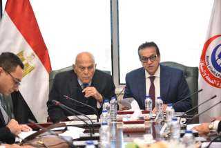 وزير الصحة يترأس اجتماع اللجنة...