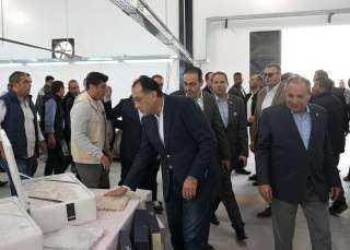 رئيس الوزراء يتفقد مصنعي ”ستريت...