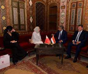 وزير السياحة والآثار يلتقي وزيرة...