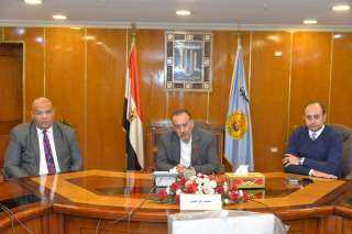 محافظ أسيوط يعقد اجتماعاً لاستعراض...