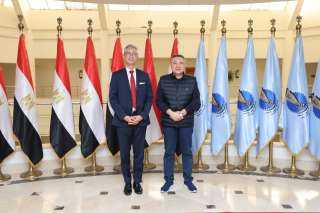 محافظ البحر الأحمر يستقبل السفير...