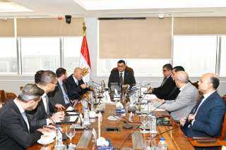 وزير الإسكان يناقش مقترح مشروع...