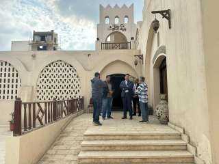 وزير الثقافة يتفقد مركز الحرف...
