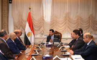 وزير الشباب والرياضة يلتقي مجلس...