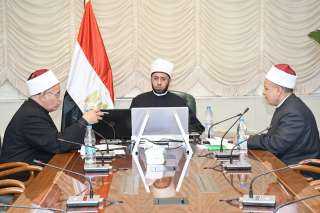 وزير الأوقاف يلتقي مدير مديرية...