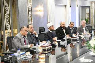وزير الأوقاف يلتقي وزير الإنتاج...
