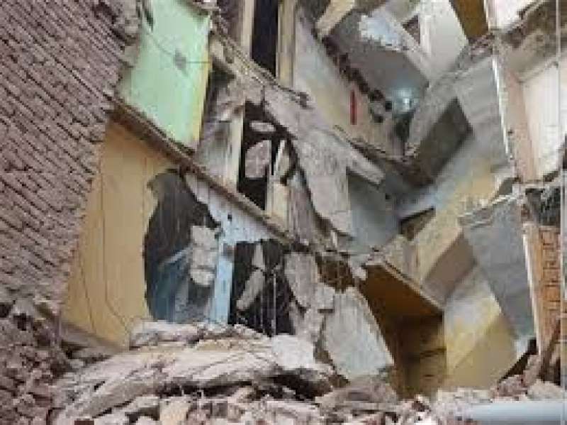 إصابة شخصين في انهيار جدار منزل بأسوان