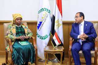 رئيس التنظيم والإدارة يستقبل المقررة...