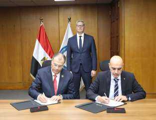 وزير البترول يشهد توقيع ثلاث...