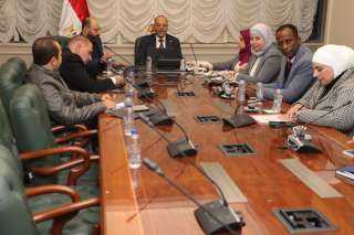 وزير العمل يعقد اجتماعًا للتوسع...