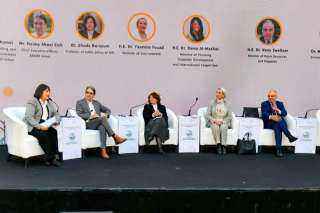 وزيرة البيئة تستعرض أدوات مصر...