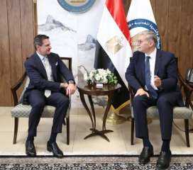 وزير البترول يعقد جلسة مباحثات...