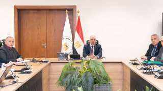وزير الرى يتابع الموقف المائي...