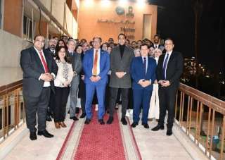 رئيس جامعة حلوان يلتقي بمجلس...