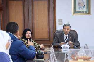 محافظ دمياط يجتمع مع مديرى...