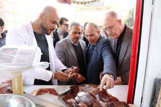 محافظ الشرقية يفتتح منفذ بيع...