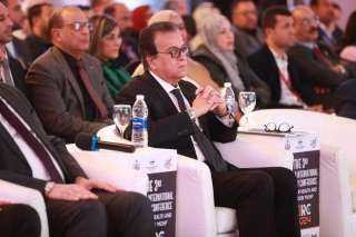 وزير الصحة والسكان يفتتح المؤتمر...