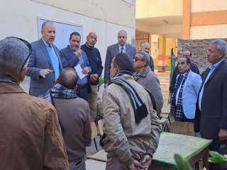محافظ أسيوط يكلف قيادات التعليم...