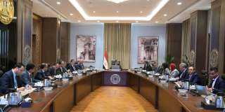 رئيس الوزراء يعقد اجتماعًا لاستعراض...