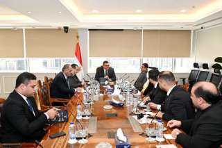 وزير الإسكان يستقبل وفد مستثمرين...