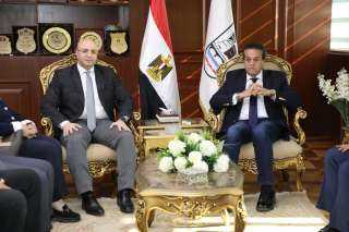 محافظ بني سويف يستقبل وزير...