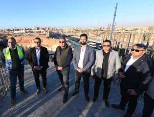 وزير الإسكان يتفقد مشروع التجمع...