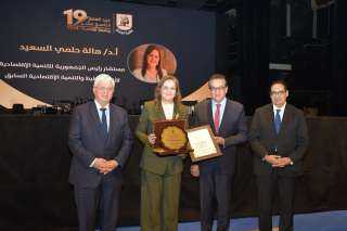 وزير التعليم العالي يشهد الاحتفال...