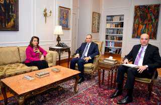 وزير الخارجية والهجرة يستقبل المرشحة...