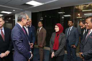وزير الاتصالات يفتتح مركز تميز...